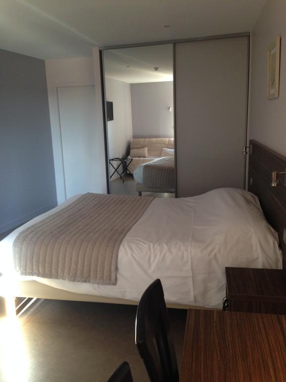 Le Relais Des Bergers Hotel Saint-Martin-en-Haut Quarto foto