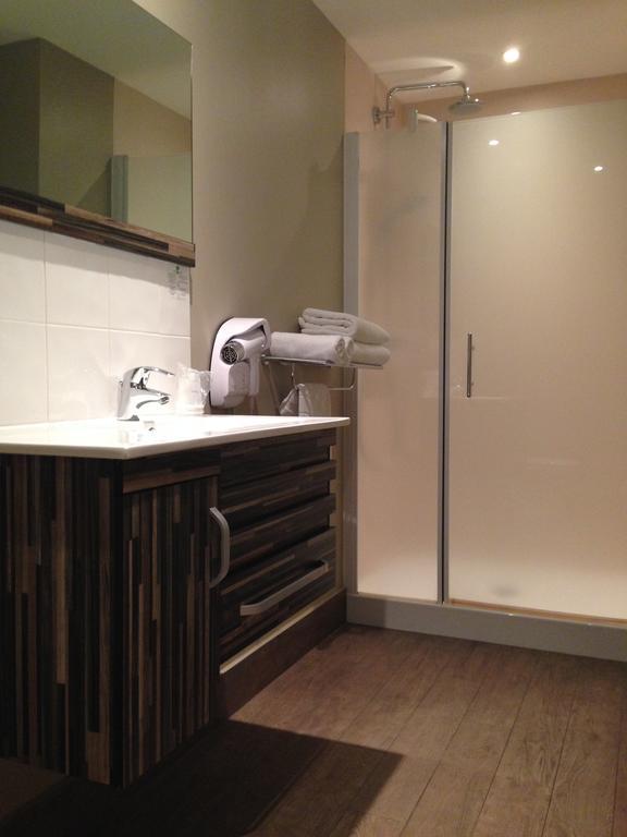 Le Relais Des Bergers Hotel Saint-Martin-en-Haut Quarto foto